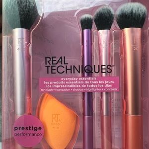 REAL TECHNIQUES BRUSH SET💖